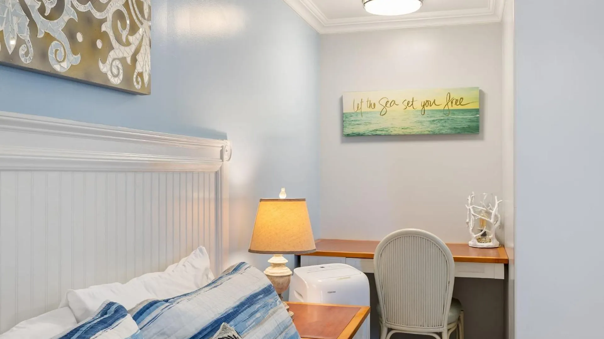 New Beachfront Condo & Amazing Views Hau'ula Holiday home