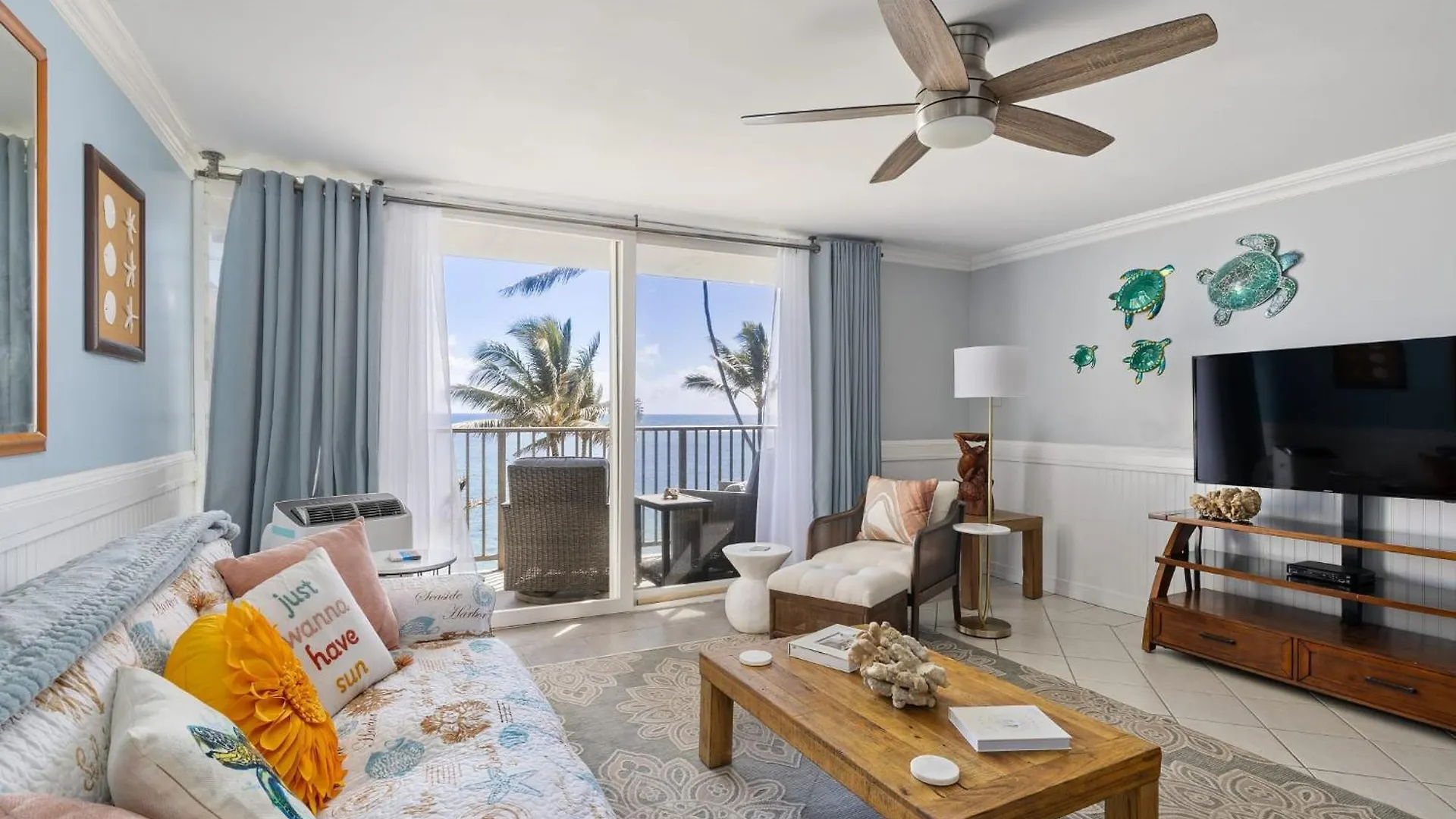 New Beachfront Condo & Amazing Views Hau'ula
